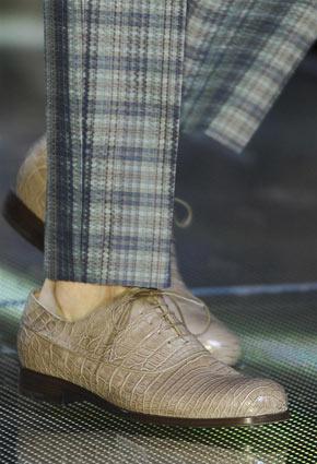Louis Vuitton تكشف عن مجموعة ربيع صيف 2013 في دبي